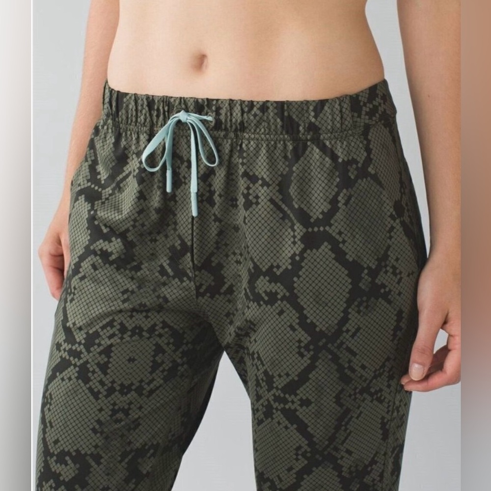 Lululemon Pants size 8